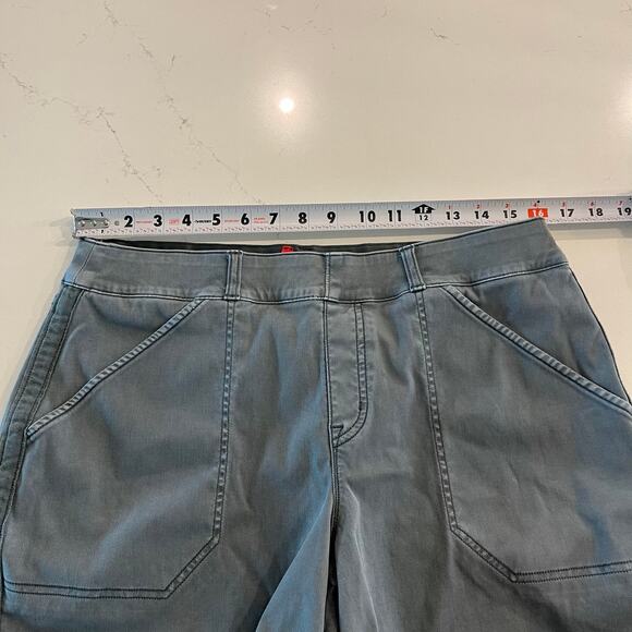 SPANX Twill Stretch Short 6" in Hazy Grey Size Large - Picture 5 of 6